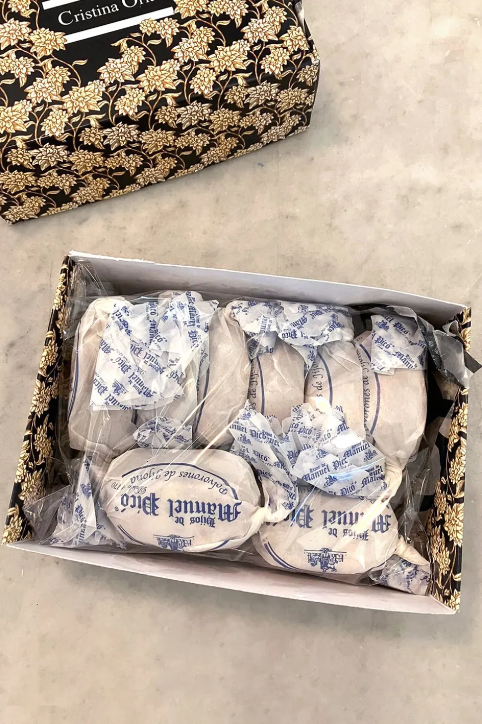 Polvorones En Caja De Flores Co