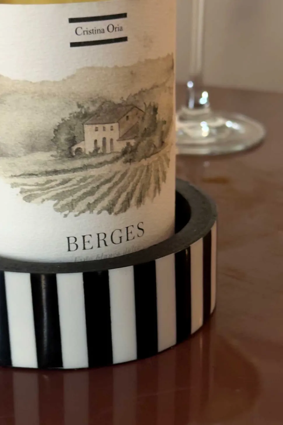 Posa Botellas De Resina Con Diseño De Rayas Blancas Y Negras