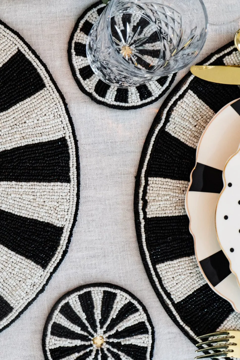 Posavasos Blanco Y Negro Bordado Con Cuentas