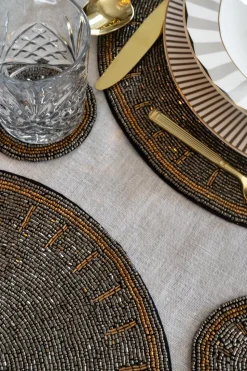 Posavasos Plateado Con Detalles Dorados Bordado Con Cuentas