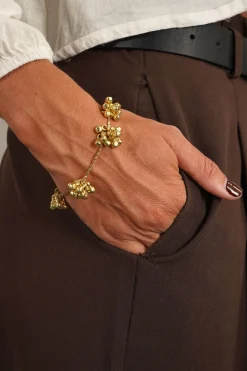 Pulsera Dorada Con Diseño De Borlones