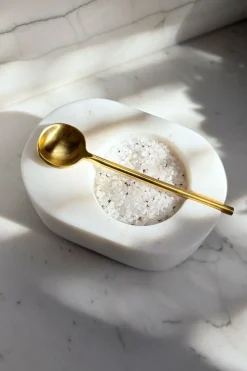 Recipiente De Mármol Blanco Con Cuchara Dorada