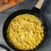 Sartén Negra Con Mango De Madera Grande