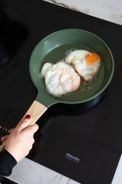 Sartén Verde Con Mango De Madera Mediana