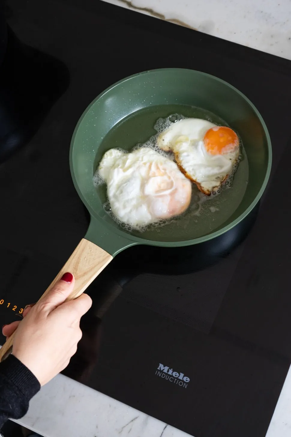 Sartén Verde Con Mango De Madera Mediana