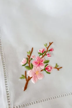 Servilleta Bordada A Mano Con Diseño De Flor De Almendro