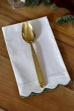 Servilleta Con Borde Ondulado Y Detalle De Vainica