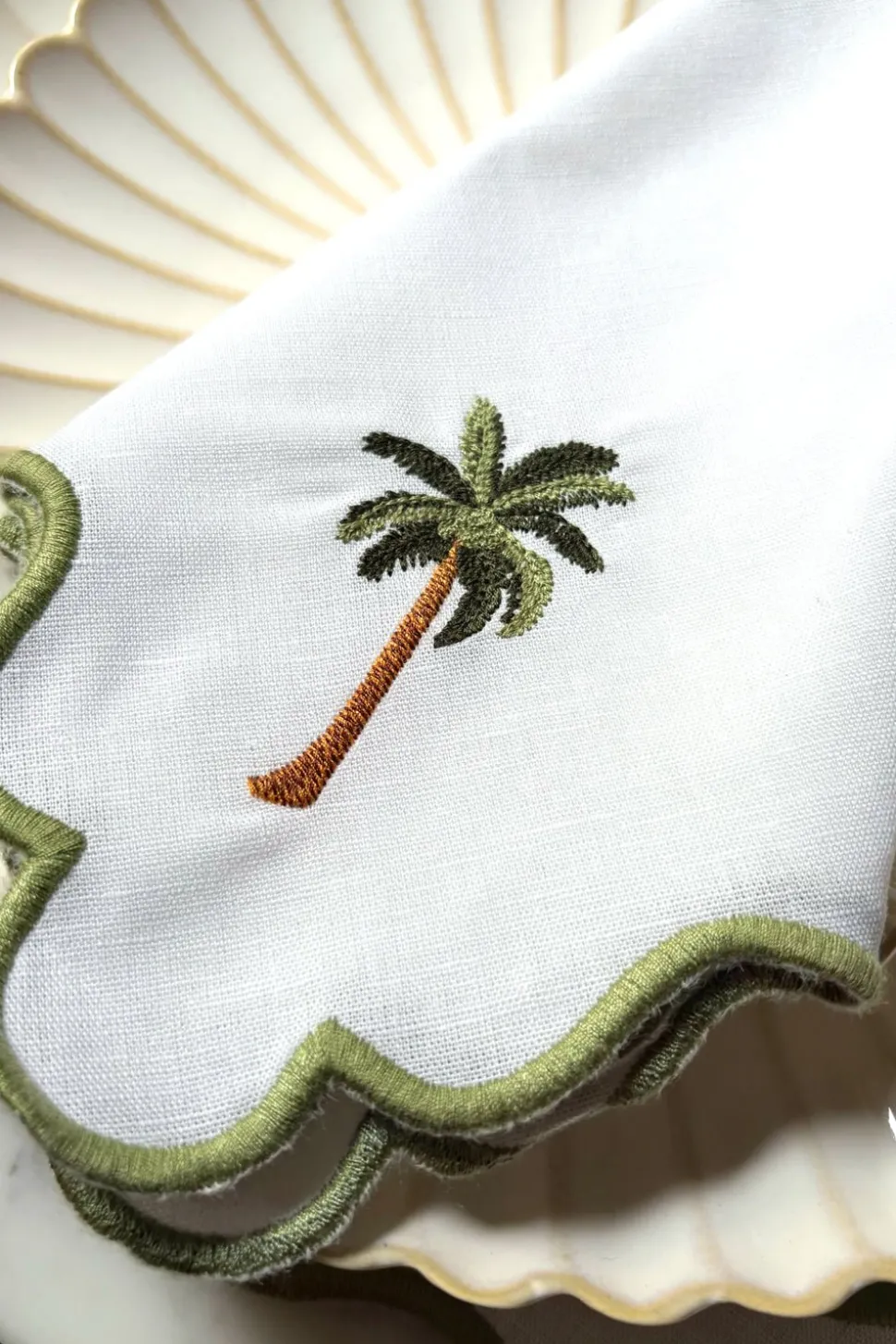 Servilleta Con Borde Ondulado Diseño Palmera