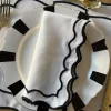 Servilleta Con Diseño De Blonda Blanca Y Negra