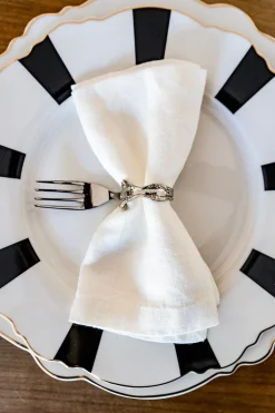 Servilletero Con Diseño De Tenedor Plateado