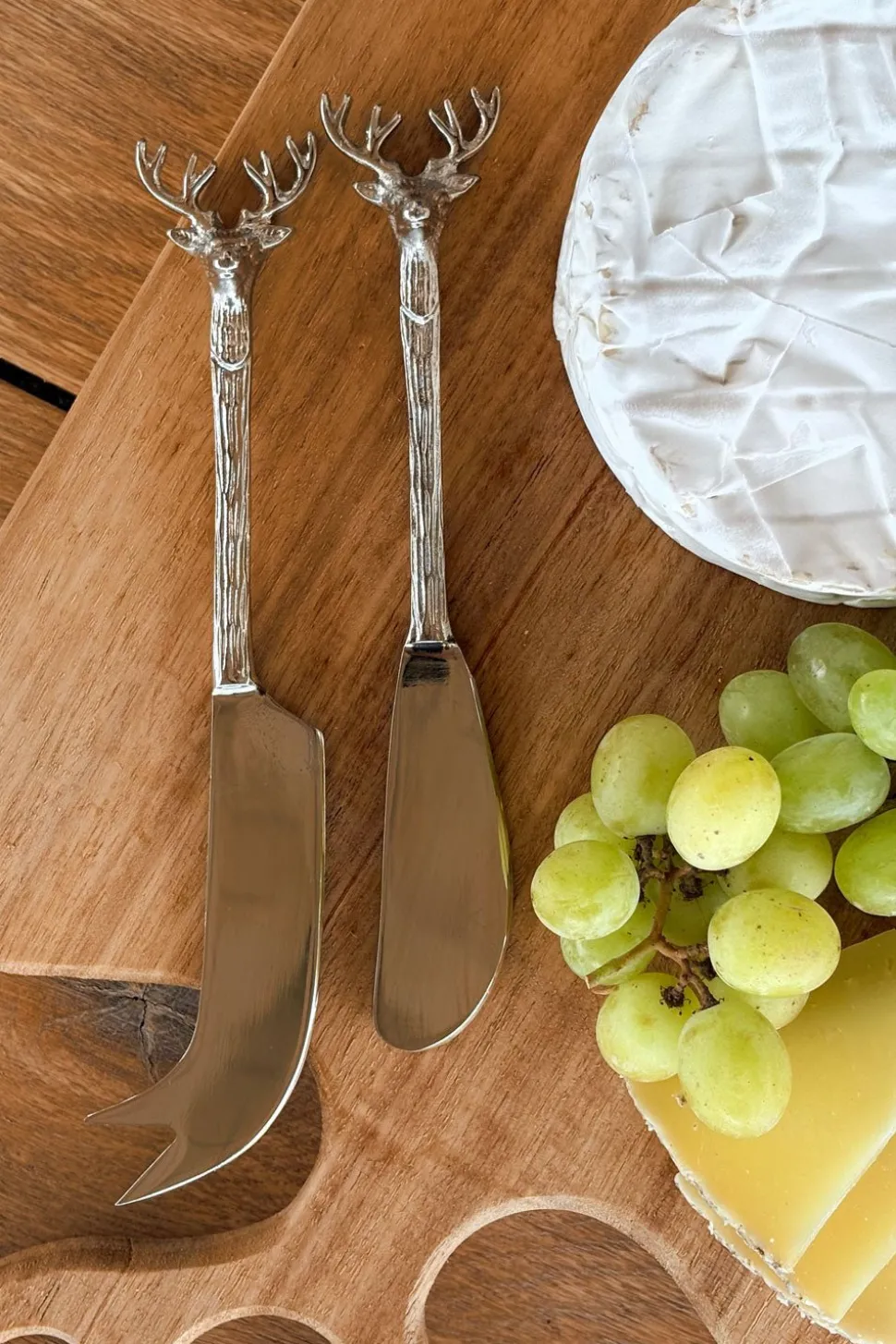 Set De 2 Cuchillos Para Quesos Con Diseño De Ciervo