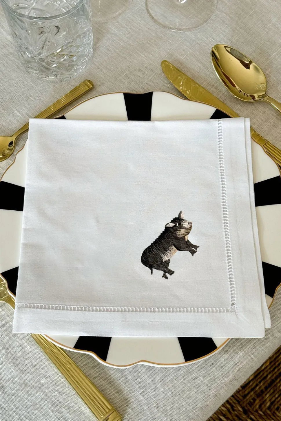 Set de 6 Servilletas Bordadas a Mano con Diseño de Animales de Caza