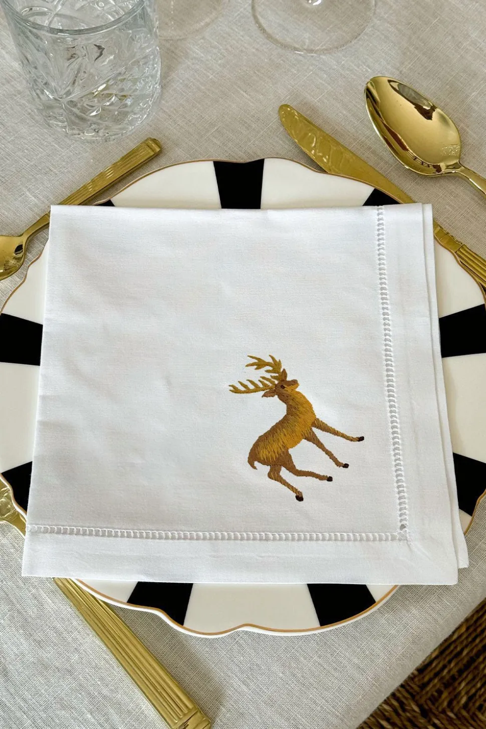 Set de 6 Servilletas Bordadas a Mano con Diseño de Animales de Caza