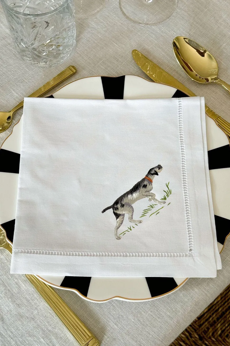 Set de 6 Servilletas Bordadas a Mano con Diseño de Animales de Caza