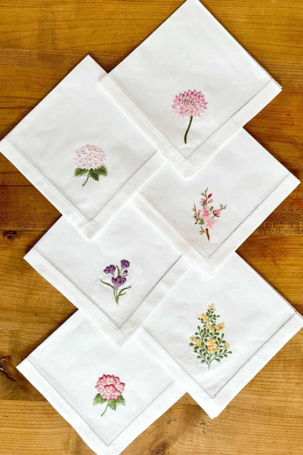 Set de 6 Servilletas Bordadas a Mano con Diseño de Flores