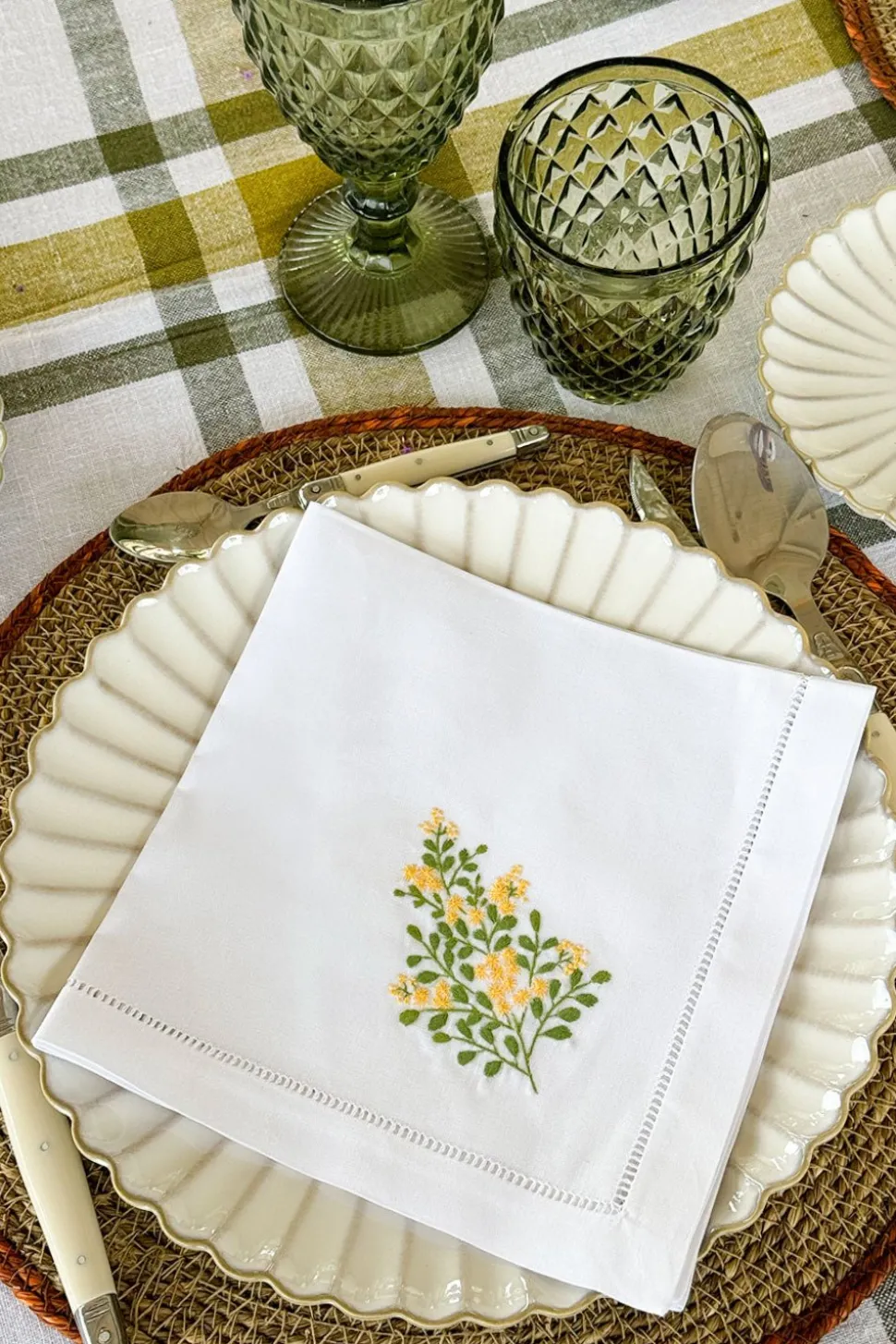 Set de 6 Servilletas Bordadas a Mano con Diseño de Flores