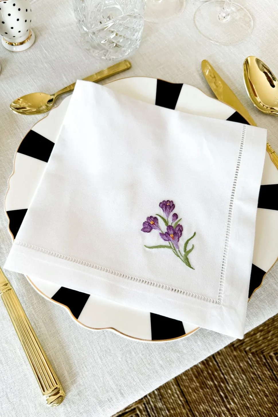 Set de 6 Servilletas Bordadas a Mano con Diseño de Flores