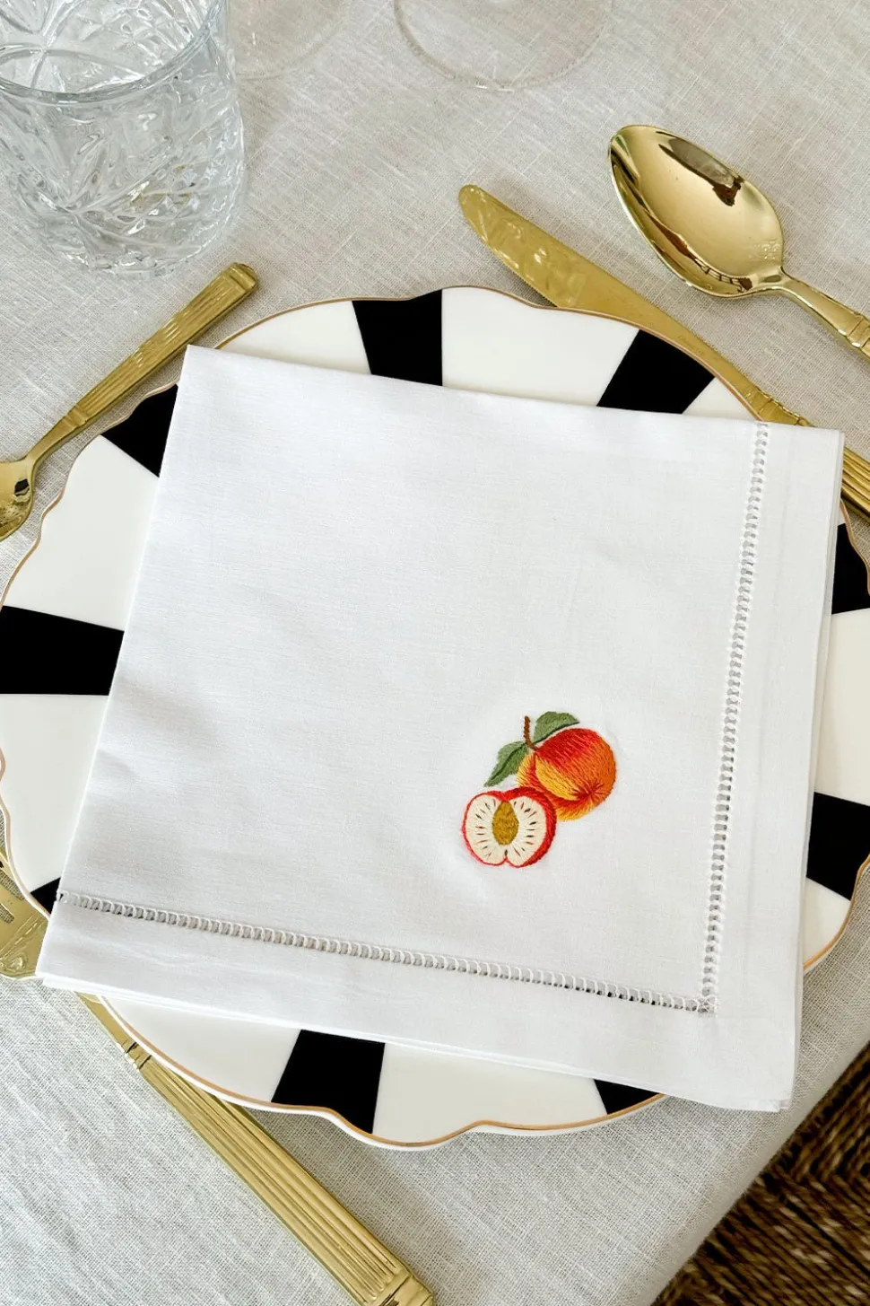 Set de 6 Servilletas Bordadas a Mano con Diseño de Frutas
