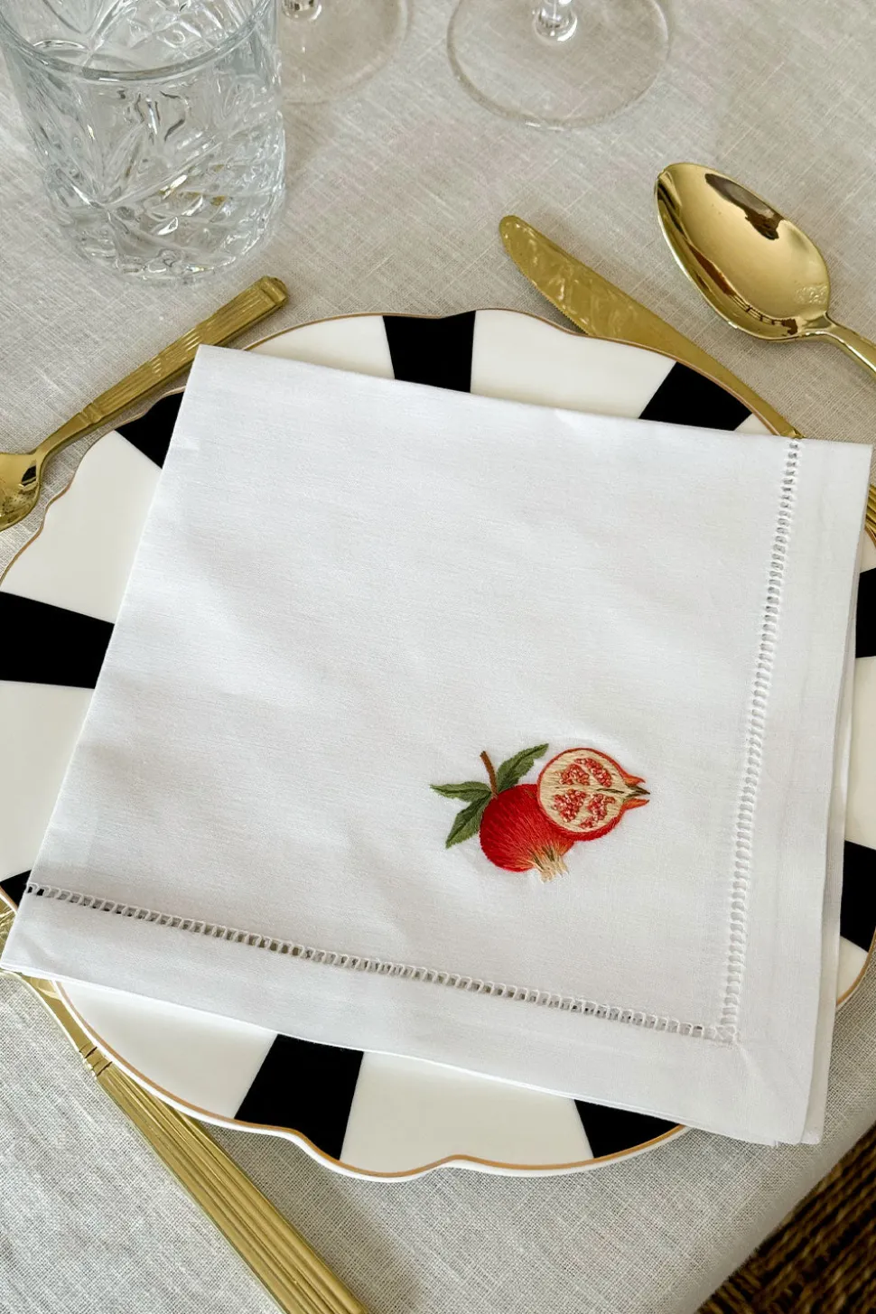 Set de 6 Servilletas Bordadas a Mano con Diseño de Frutas