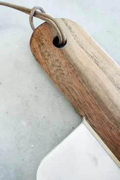 Tabla Rectangular De Mármol Y Madera Con Mango Y Detalles Dorados