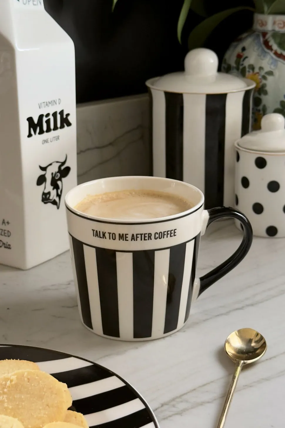 Taza Blanca Y Negra "Talk To Me After Coffee"