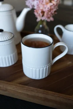 Taza De Porcelana Blanca Con Filo Negro