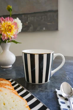 Taza Negra Y Blanca Con Diseño De Rayas