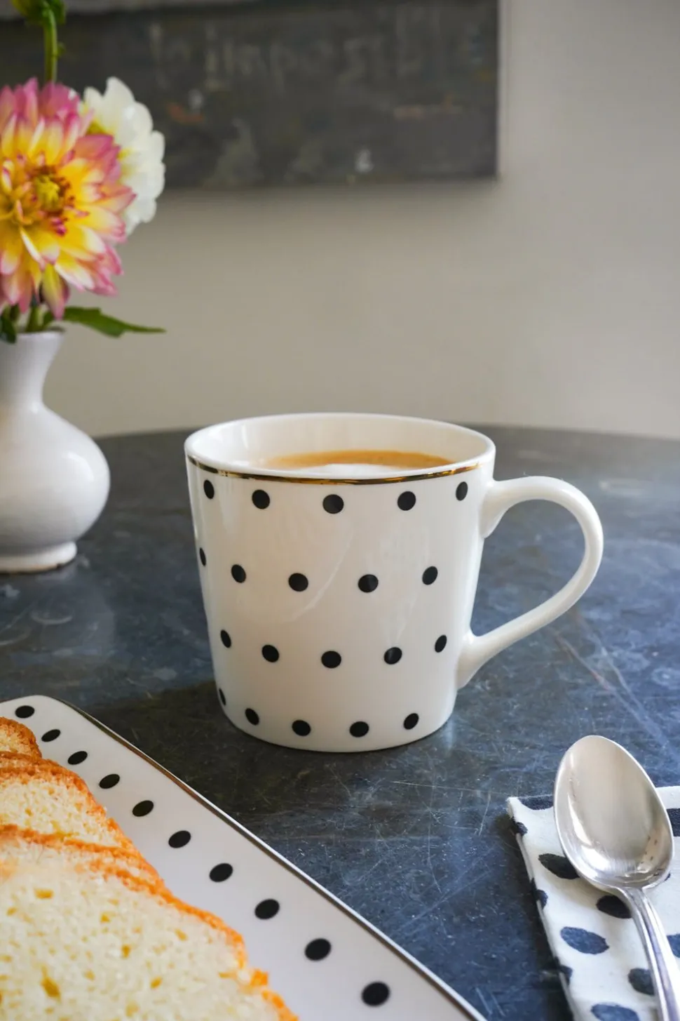 Taza Negra Y Blanca Con Diseño De Puntos