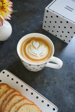 Taza Negra Y Blanca Con Diseño De Puntos