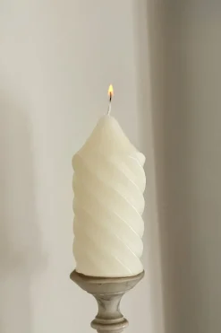 Vela Ancha Con Diseño En Espiral Blanca
