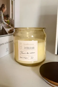 Vela Perfumada En Tarro De Vidrio Con Tapa De Pino