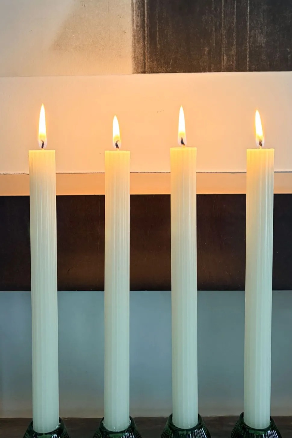 Velas Con Diseño De Rayas Finas En Relieve Blancas